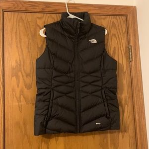 womens black north face vest
